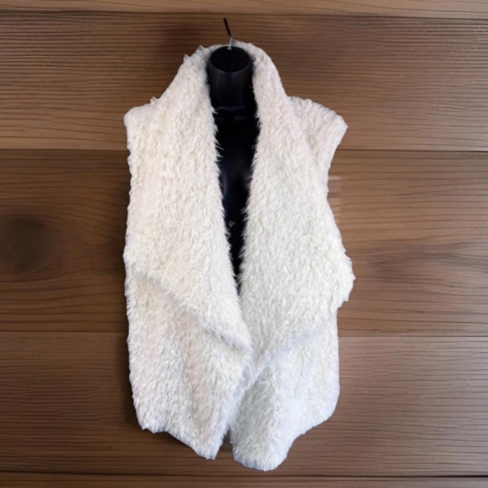Aerie Ivory Faux Fur Sleeveless‎ Sherpa Vest M Open Boho Chic Apres Ski